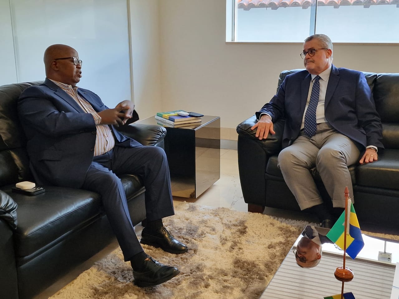 Séance de travail à l'Ambassade du Gabon au Brésil