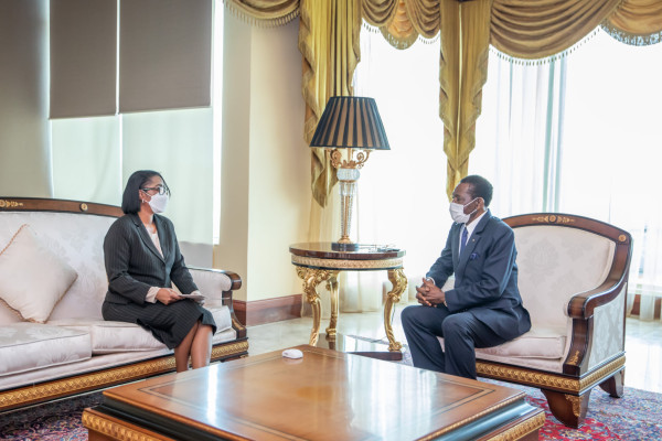 GABON / GUINEE EQUATORIALE: Le Premier Ministre Rose Christiane Ossouka RAPONDA à Bata.