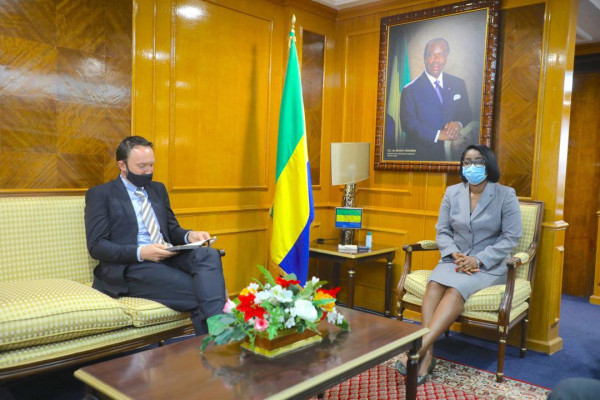 GABON / GRANDE BRETAGNE: Les questions de réchauffement climatique en discussions à la Primature