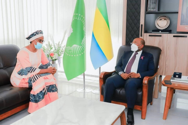 GABON-CONFEJES : Le Ministre des Affaires Etrangères reçoit la Secrétaire Générale.