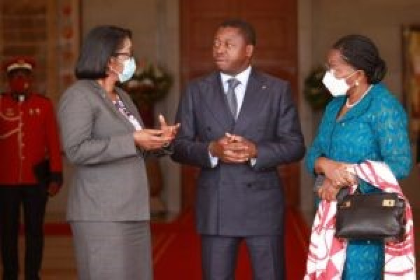 GABON-TOGO : Rose Christiane OSSOUKA RAPONDA à Lomé.