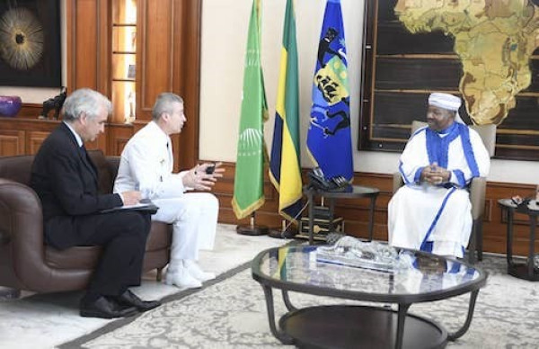 GABON-FRANCE : La coopération militaire entre le Gabon et la France au menu des échanges au palais rénovation.