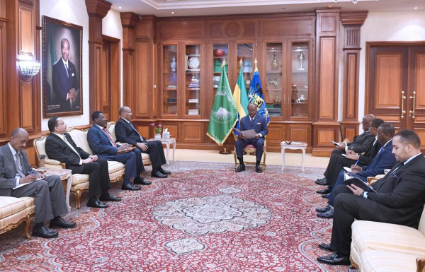 GABON :  Des émissaires à la Présidence de la République.
