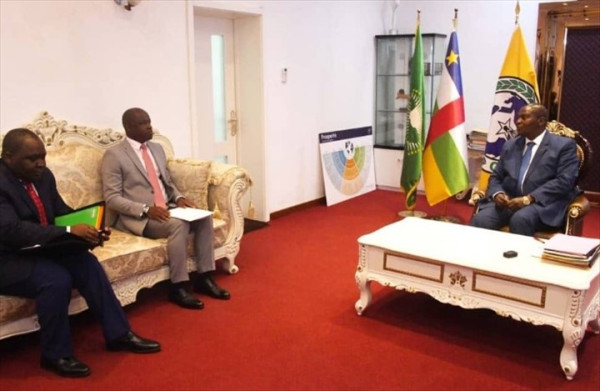 GABON-CENTRAFRIQUE : Le Président de la République a reçu en audience Monsieur Hermann Immongault, Ministre des Affaires Etrangères.