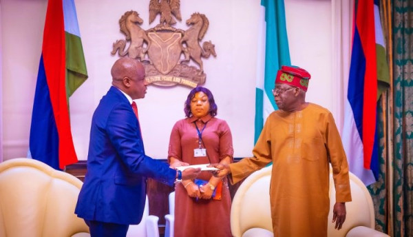 GABON-NIGERIA : TINUBU reçoit un message d’Ali BONGO ONDIMBA.
