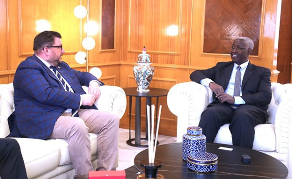 GABON-SUISSE : Raymond NDONG SIMA s’entretient avec l’Ambassadeur Chasper SAROTT