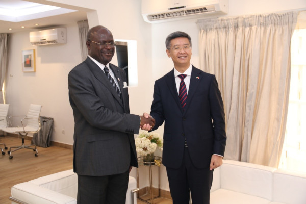 GABON-CHINE : Le Ministre des Affaires Etrangères reçoit en audience l’Ambassadeur de Chine au Gabon