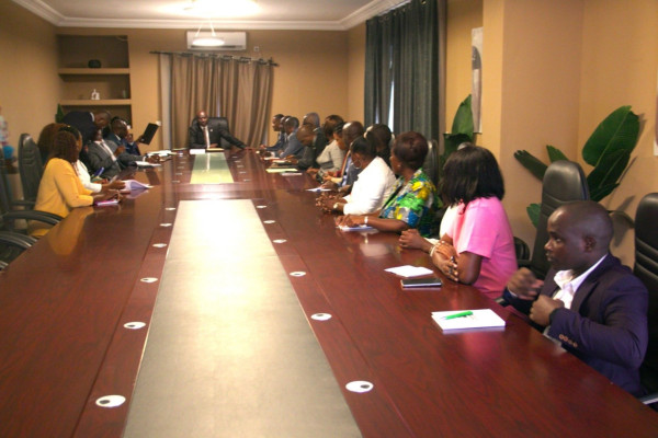 GABON -DIPLOMATIE : Michel Régis ONANGA M. NDIAYE poursuit sa prise de contact avec son Personnel.
