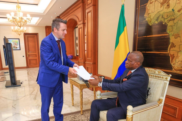 GABON-OIF :  Francis DROUIN (APF) reçu par OLIGUI NGUEMA