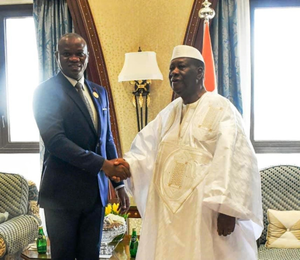 OLIGUI NGUEMA sollicite l’aide de ses Homologues .