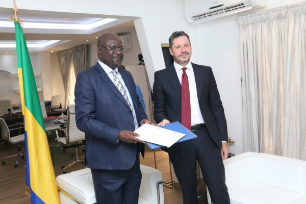 GABON – DIPLOMATIE : Stéphano MOSCATELI et le Dr Gomez AGOU en audience chez le Ministre des Affaires Etrangères