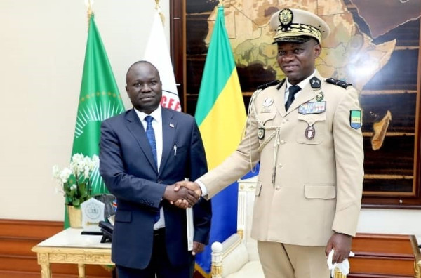 GABON-OUGANDA : Brice Clotaire OLIGUI NGUEMA reçoit un émissaire du Président Yoweri MUSEVENI