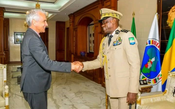 GABON-FRANCE : L’Ambassadeur Alexis LAMEK reçu au Palais Rénovation