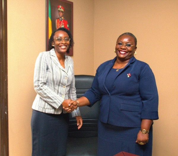 GABON – DIPLOMATIE : Astrid N’GNINGONE installée dans ses nouvelles fonctions.