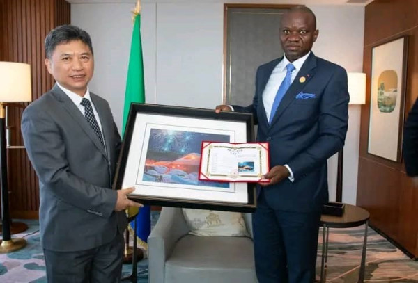 GABON – DIPLOMATIE : Le Directeur Général de Jianlong reçu par le Président de la République.