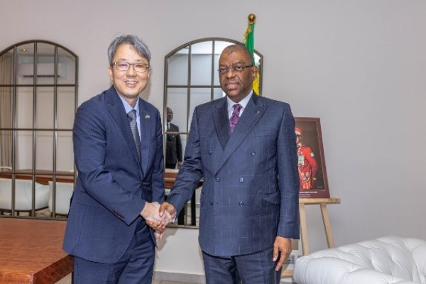 GABON-DIPLOMATIE : Alexandre Barro Chambrier a reçu en audience Shin Song BUM