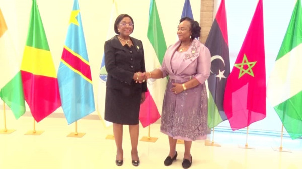 GABON -DIPLOMATIE : Paulette MISSAMBO devise avec son homologue de la Guinée Equatoriale.