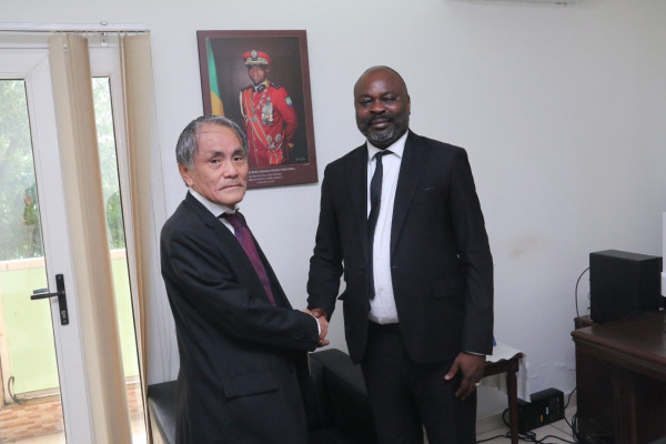 GABON – JAPON :   Shuji Noguchi reçu en audience au Secrétariat Général du Ministère des Affaires Etrangères.