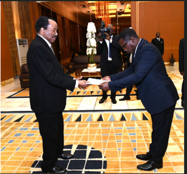 GABON-DIPLOMATIE : Le nouveau Haut-Commissaire de la République Gabonaise au Cameroun a présenté ses lettres de créances