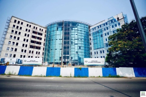 GABON-DIPLOMATIE : Visite du chantier de l’Hôtel des Affaires Etrangères symbole du renouveau dans la collaboration entre l’Etat Gabonais et les partenaires financiers