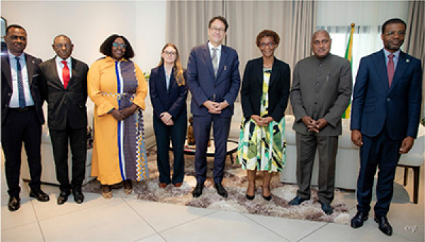 GABON-FRANCE : La Ministre Louise MVONO échange avec l’Ambassadeur de France au Gabon