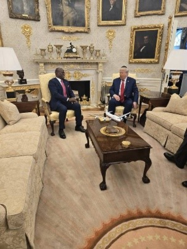 GABON-USA : Brice Clotaire OLIGUI NGUEMA reçu au Bureau Ovale par Donald TRUMP