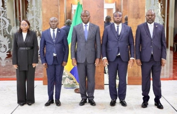 GABON-DIPLOMATIE : Le Président de la République reçoit le serment de quatre nouveaux Ambassadeurs du Gabon