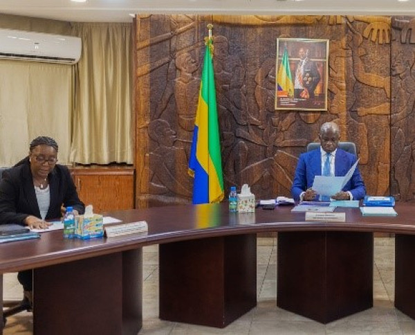 GABON : Le Ministre des Affaires Etrangères présente son bilan d’étape au Vice-président du Gouvernement