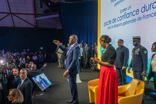 DIPLOMATIE : Le Président OLIGUI NGUEMA privilégie le dialogue direct lors de sa rencontre avec la diaspora en France