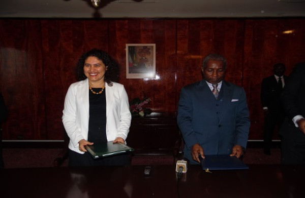Signature d’un accord de siège au Ministère des Affaires Etrangères ,de la Francophonie et de l’Intégration Régionale