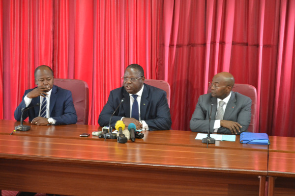Conférence de presse/ Les ministres des Affaires Etrangères, de la Défense et de la Communication rassurent