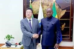 GABON-CHINE : A vingt jours de sa visite d’État à Pékin, le Président OLIGUI NGUEMA fait le point avec S.E.M. Zhou PING